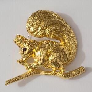 Squirrel Brooch Ruby Red Glass Eye Gold Fall Autumn Nature Woodland Animal NEW